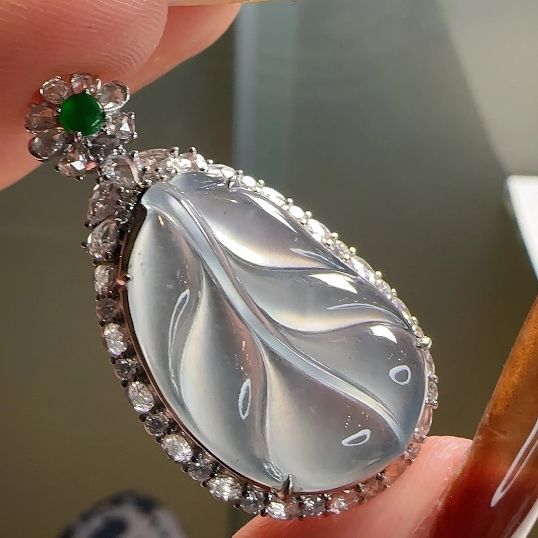 翡翠18K金镶嵌颈饰天然翡翠