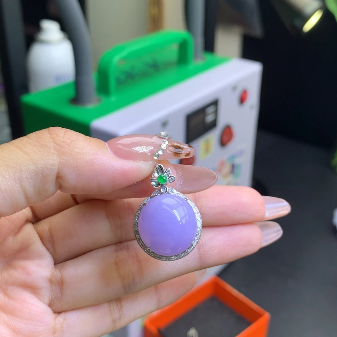 …***…翡翠18K金镶嵌颈饰