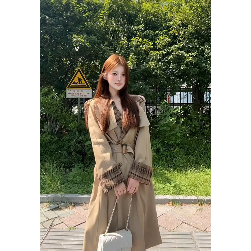 2025年秋季新款复古高级感双排扣翻领挺阔气质收腰中长款风衣外套