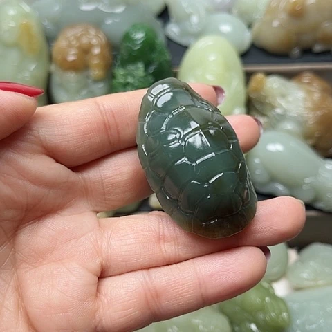 颈饰未镶嵌和田玉龍**神