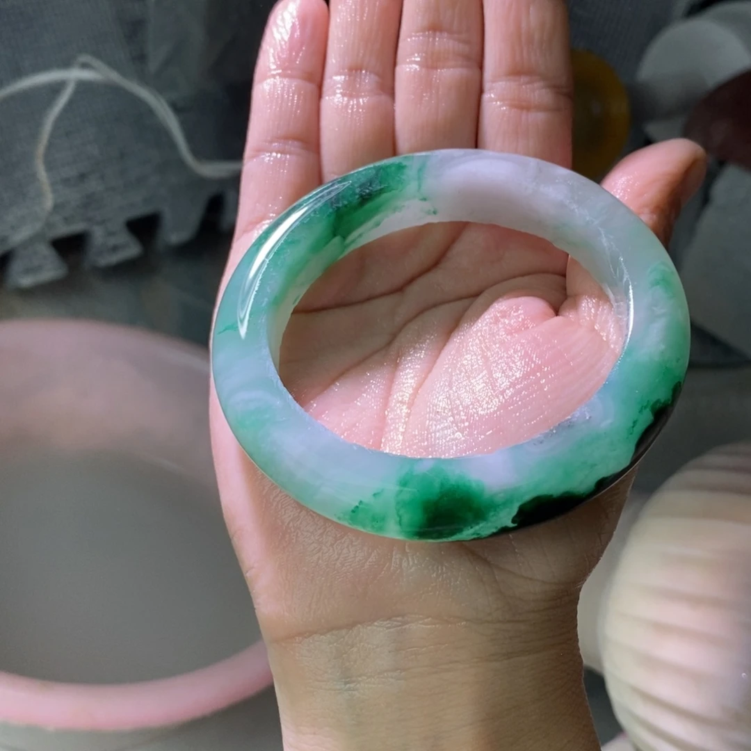 周***周石英质玉（非洲翠）未镶嵌手镯定制