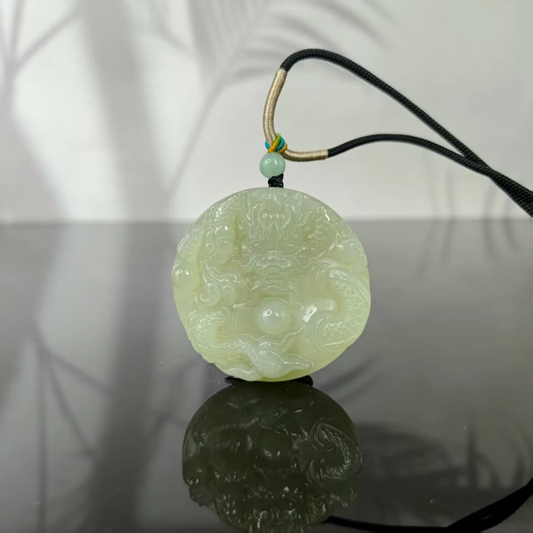 P和田玉龙牌吊坠2477