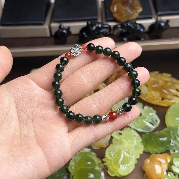 蛇纹石玉颈饰未镶嵌开****?