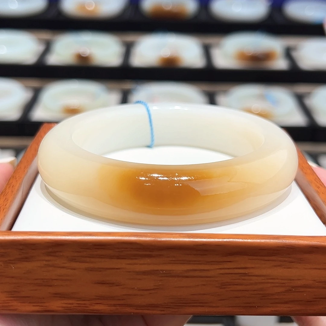 和田玉（糖玉）未镶嵌手镯