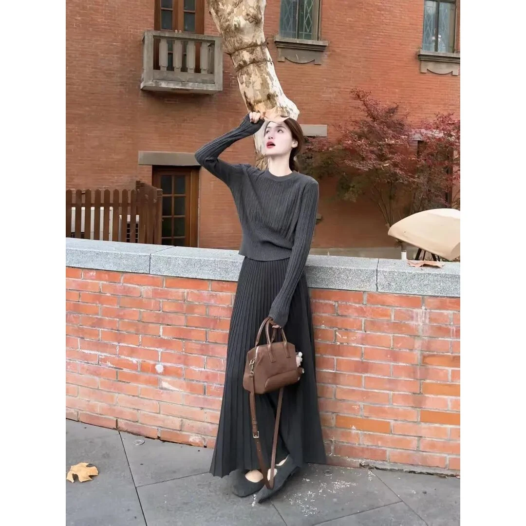 收腰设计显瘦针织衫2024冬季新款高级感时尚简约减龄软糯圆领毛衣