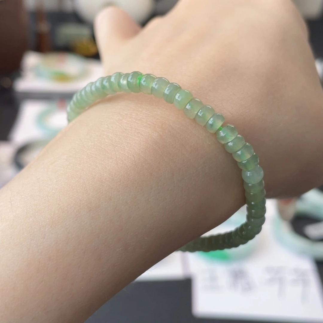 翡翠未镶嵌颈饰晴绿手串