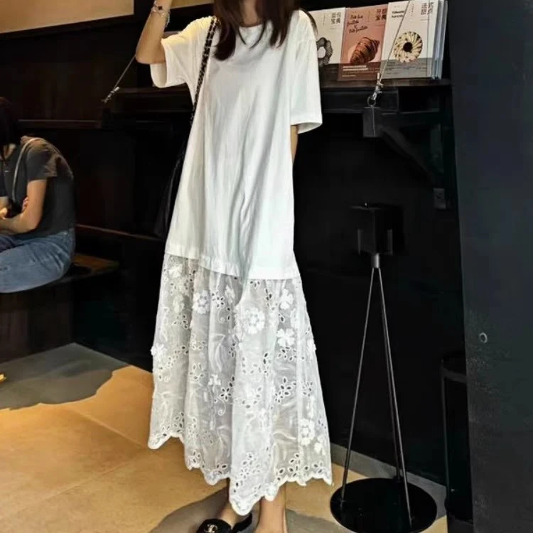 韩国东大门春季新款绣花镂空花边拼接圆领微透长袖连衣裙长裙女潮