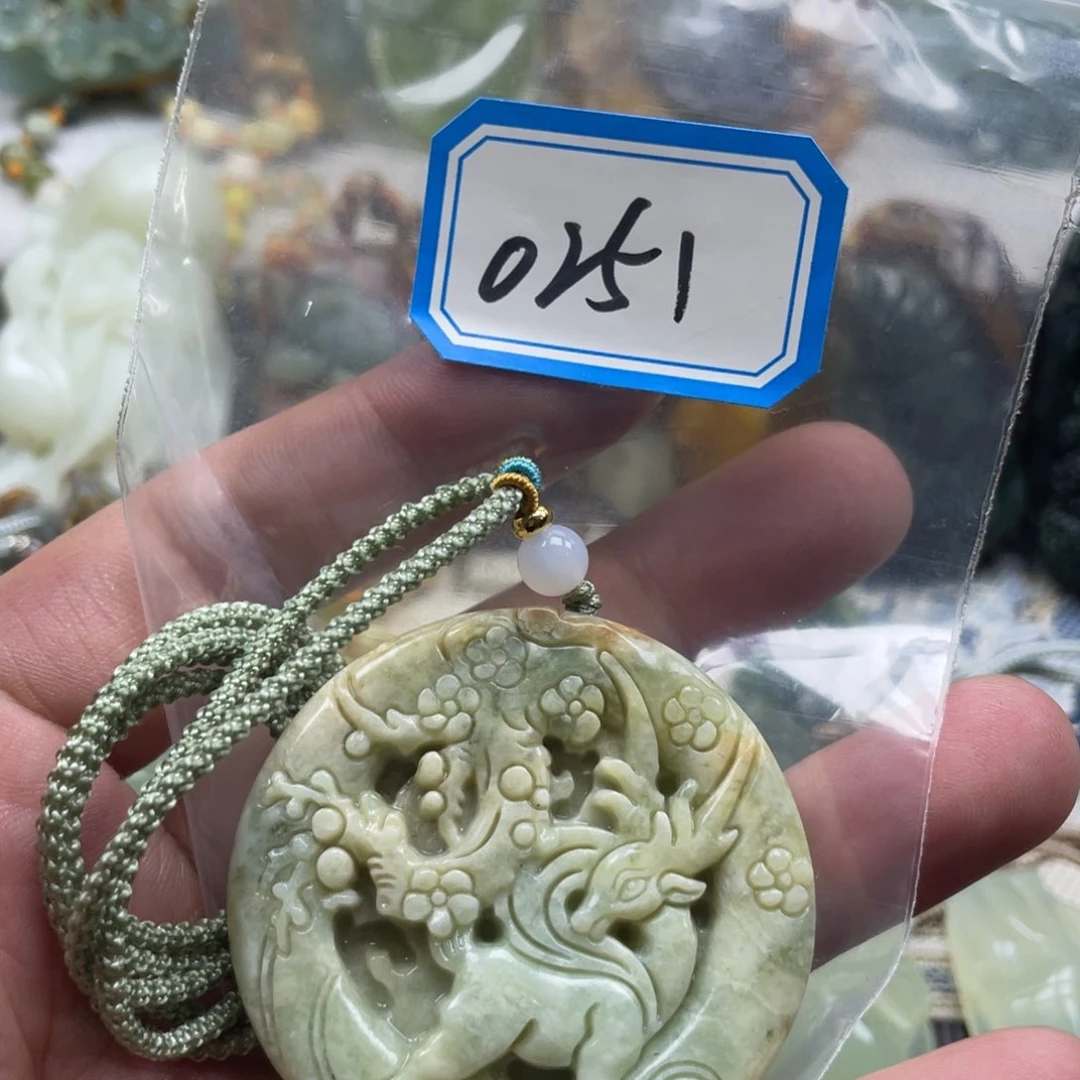 蛇纹石玉颈饰未镶嵌吊坠