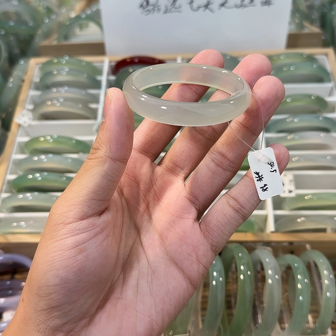 玛瑙/玉髓未镶嵌手镯圈口50.5