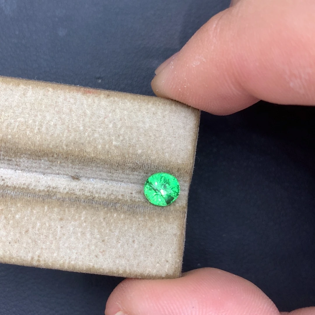 未镶嵌裸石石榴石（沙弗莱）1.04ct