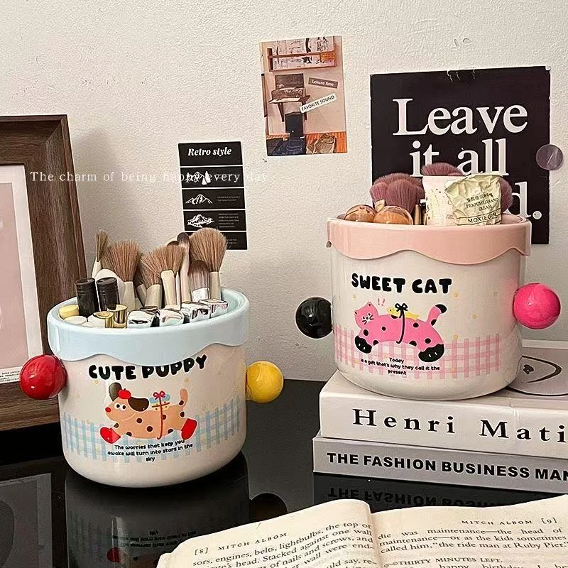 【小美专属】可爱化妆刷收纳筒大容量分格整理桌面收纳盒