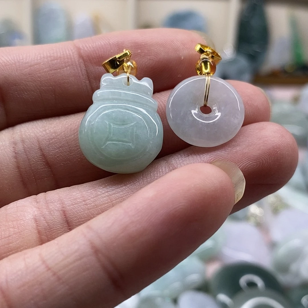 颈饰未镶嵌翡翠天然