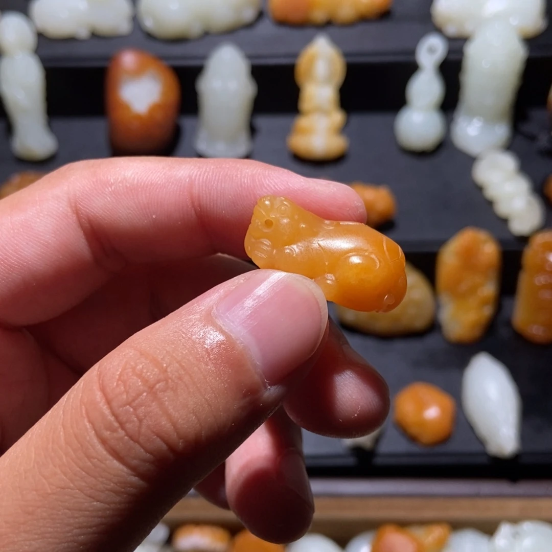 德***福和田玉未镶嵌颈饰