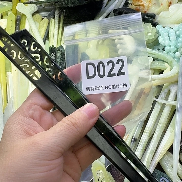 宇***_蛇纹石玉合金发饰