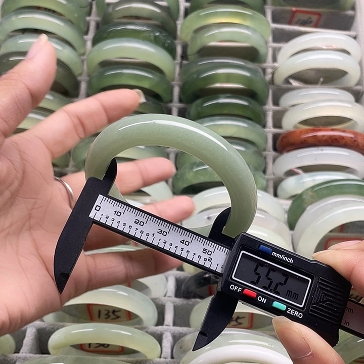 蛇纹石玉未镶嵌手镯140