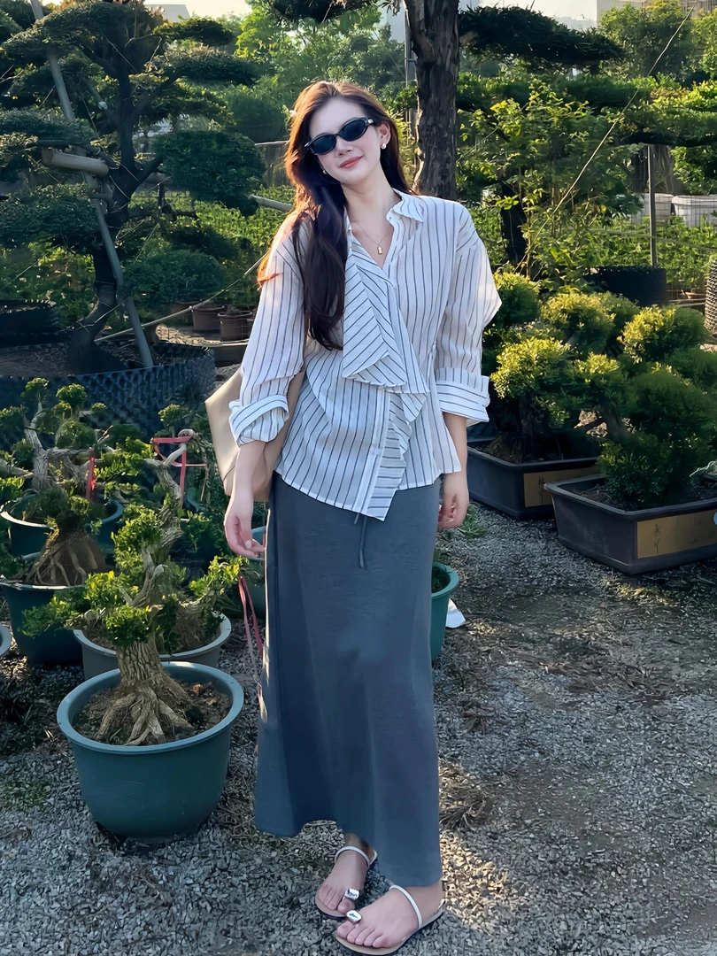 2025秋季新款韩系通勤穿搭气质条纹衬衫上衣高腰半身裙时尚套装女