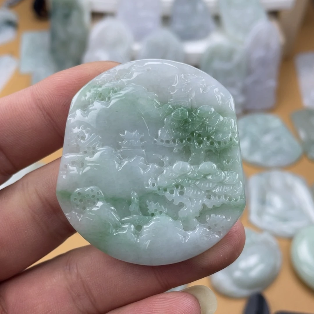 翡翠未镶嵌颈饰山水牌