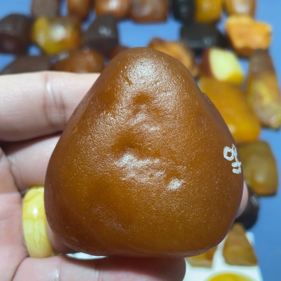 定制蜜蜡未镶嵌全皮，原石藏扣