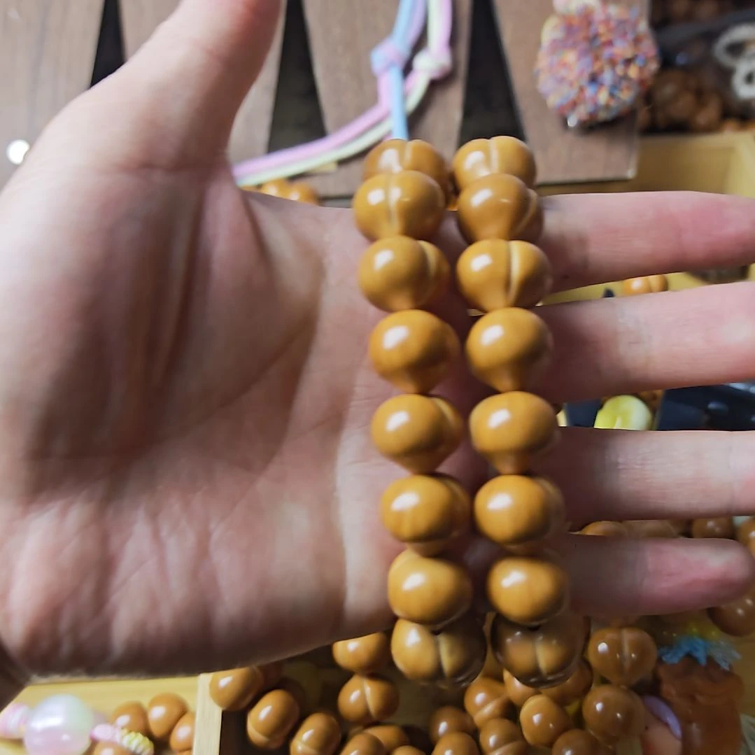 。***。核桃屁桃手串两个