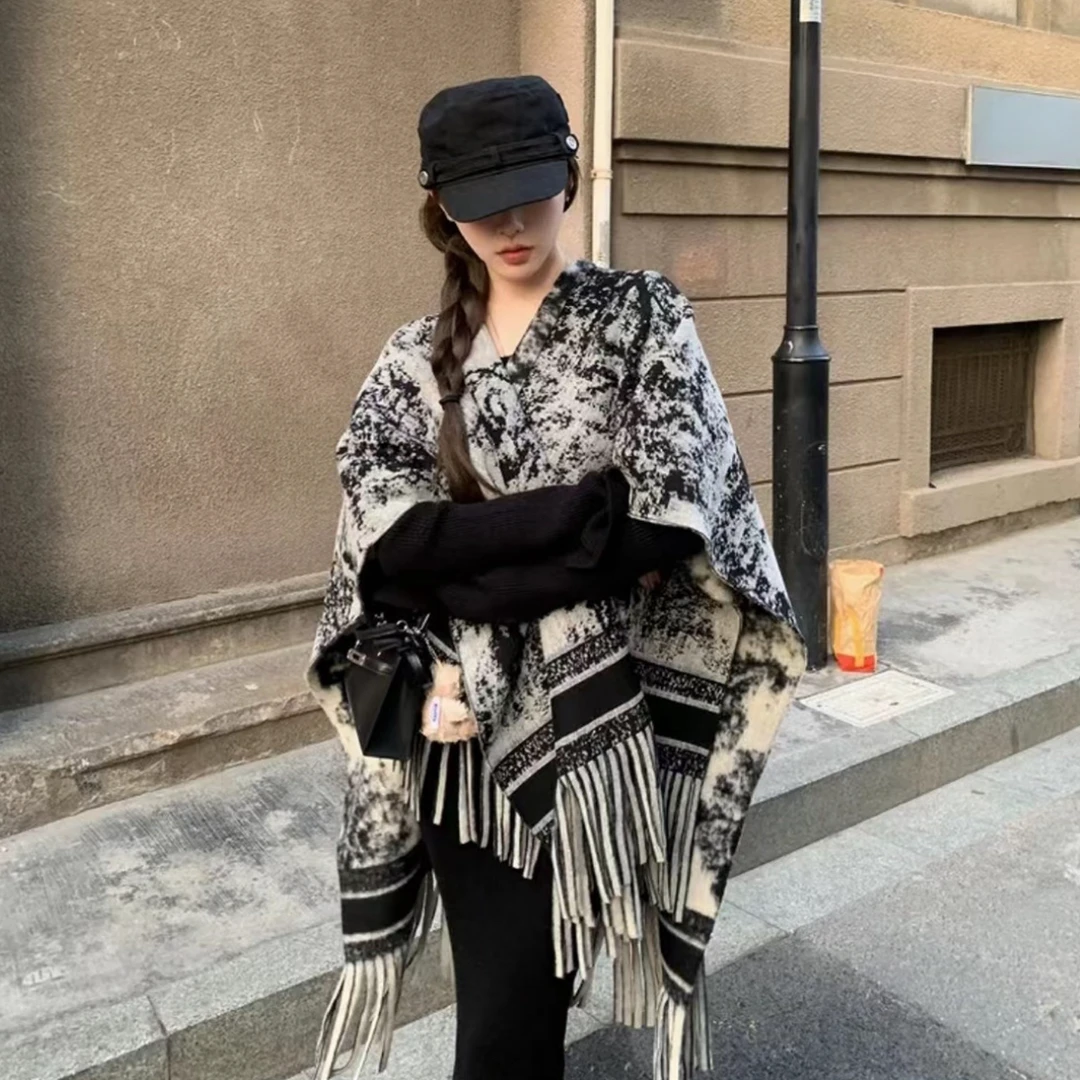 2025东方水墨画披肩复古秋冬款民族风保暖披肩外套