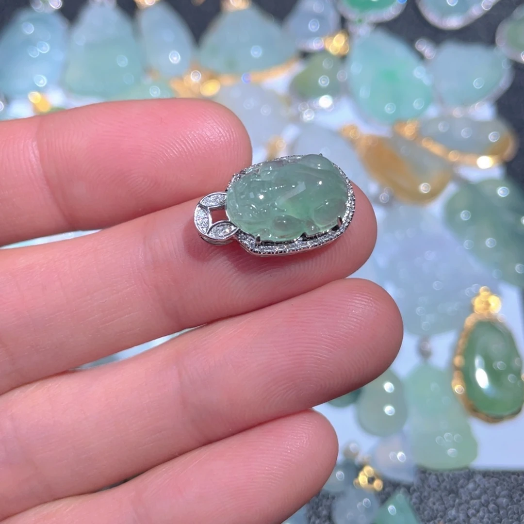 翡翠颈饰18K金镶嵌翡翠