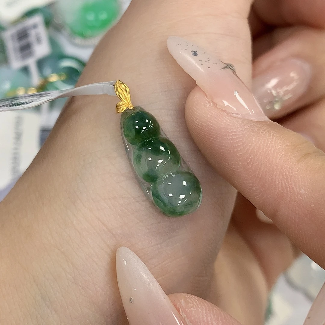 颈饰18K金镶嵌翡翠