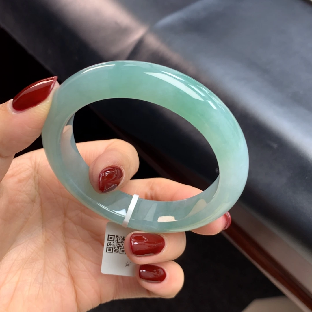 翡翠未镶嵌手镯绿花