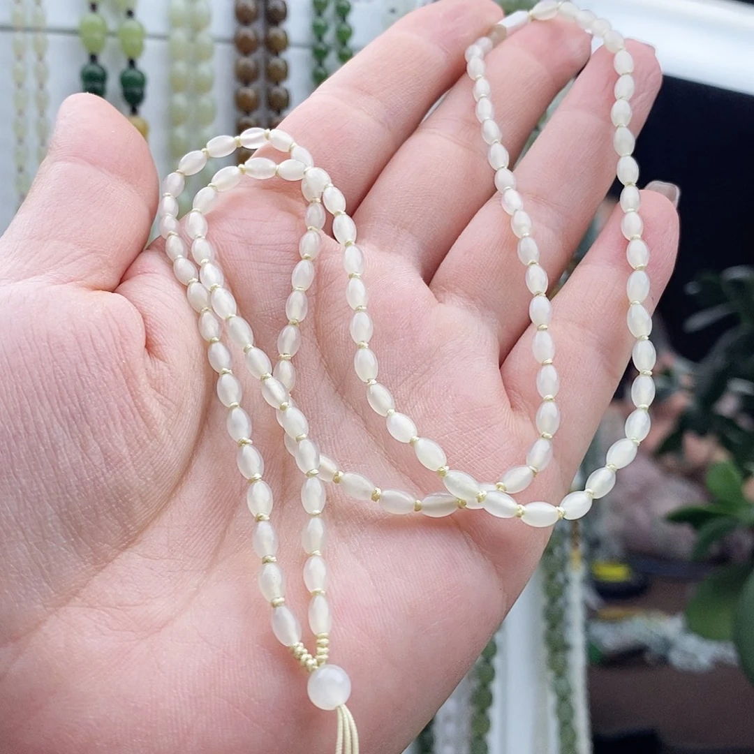 和田玉未镶嵌颈饰浅*笑