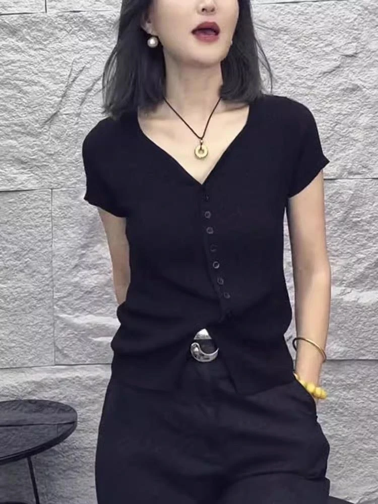 上衣设计T恤针织2025夏季肩新款欧货短袖修身v黑色开衫女士领正感