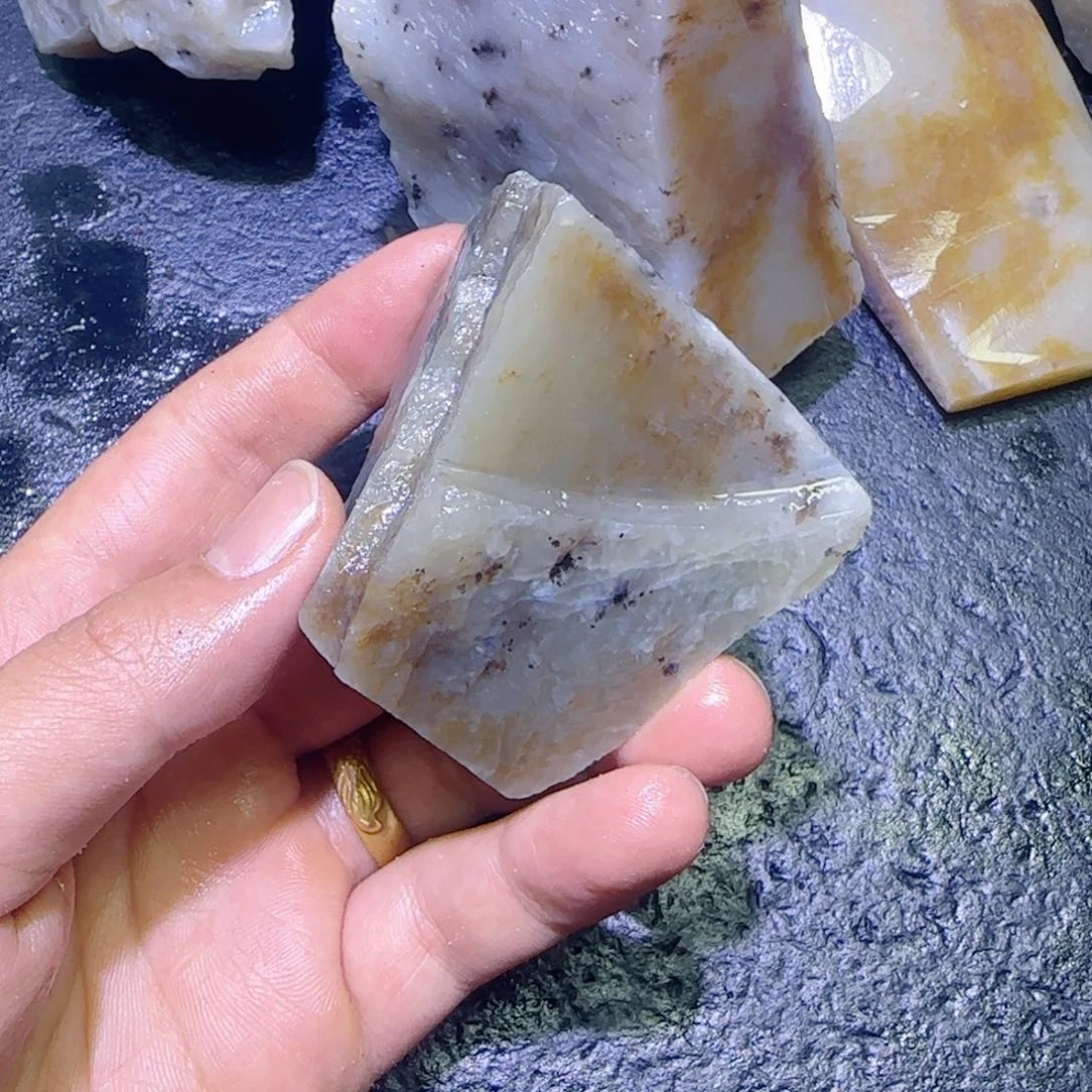 和田玉未镶嵌珠宝半成品