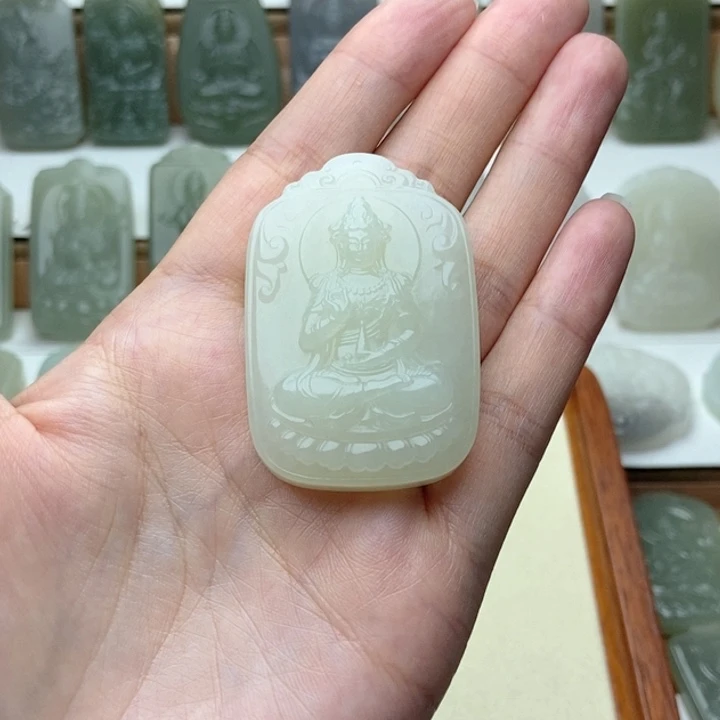 小***小和田玉未镶嵌颈饰