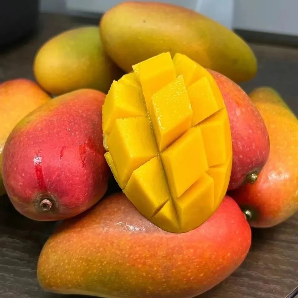 新鲜树熟芒果一个约300g芒果同城送海南省