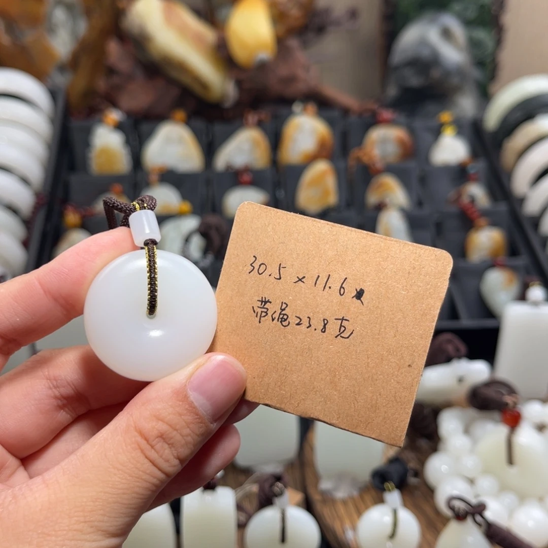 前***！颈饰未镶嵌和田玉平安扣