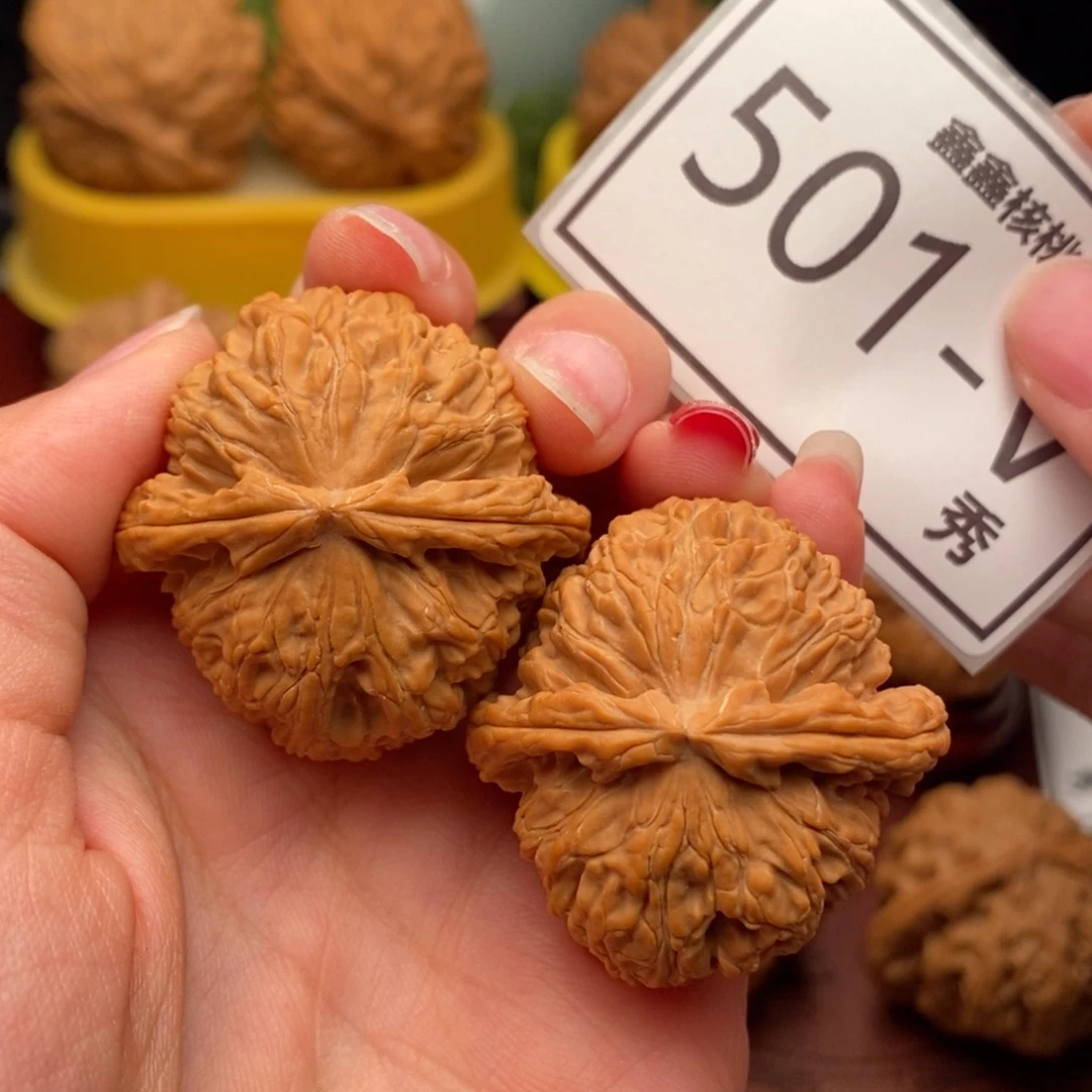 桃核把件白狮子38……