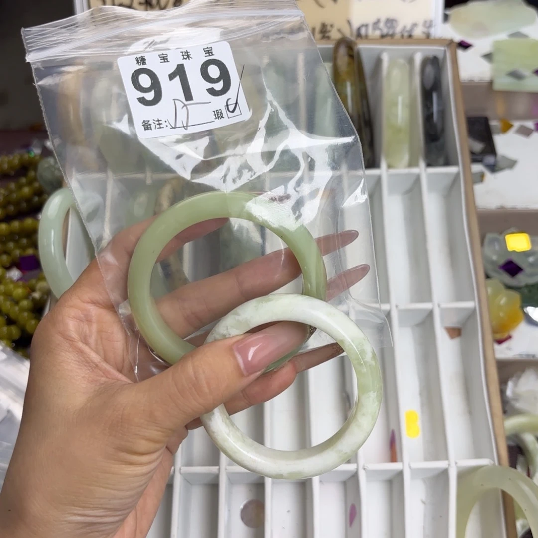 未镶嵌蛇纹石玉手镯禾****