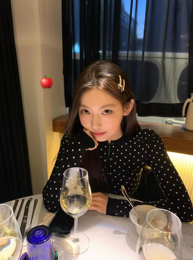 黑色波点针织开衫外套女设计感小众显瘦长袖上衣百搭休闲裤套装