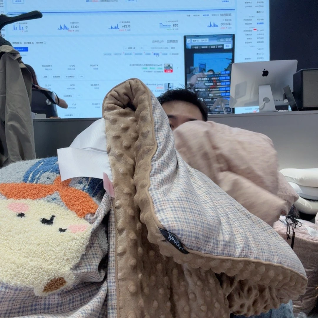 咖色小熊，咖色小熊