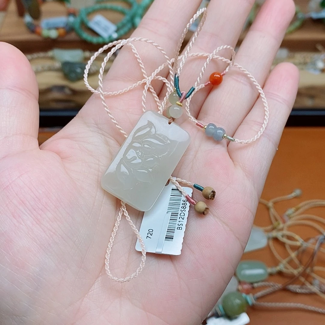 和田玉未镶嵌颈饰小*