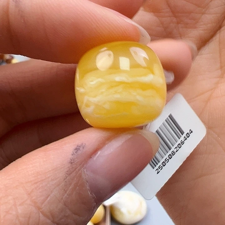蜜蜡未镶嵌珠宝奇石