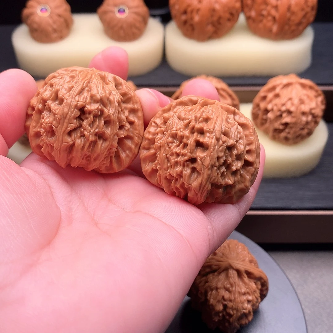 文玩核桃吊坠358号白狮子40