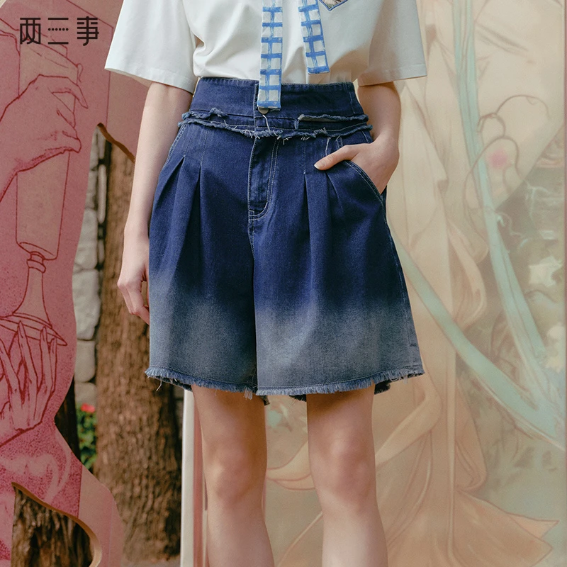 两三事 蓝调倾情 2025春季新款时尚水洗渐变色做旧毛边牛仔短裤女