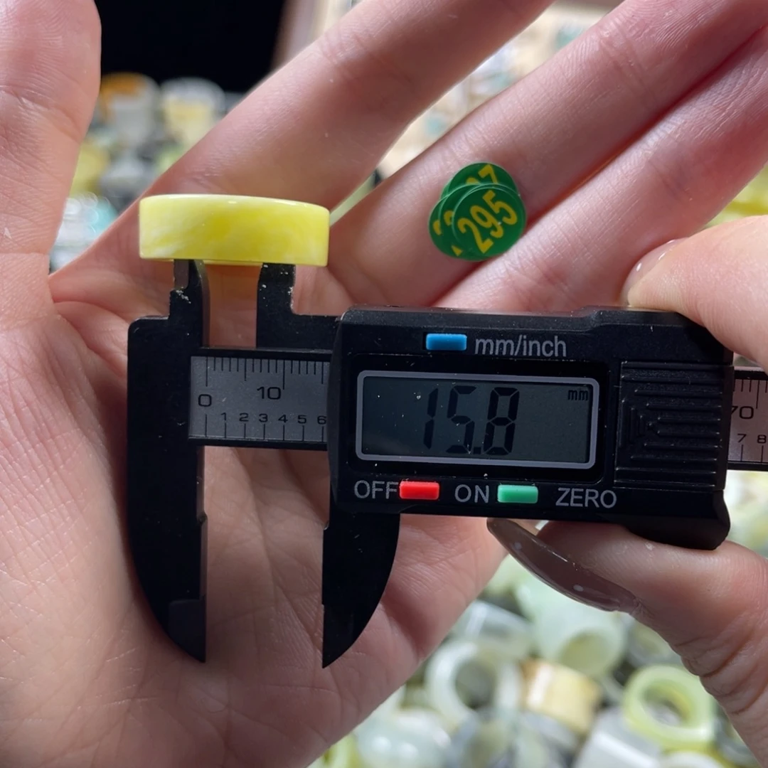 蛇纹石玉未镶嵌戒指