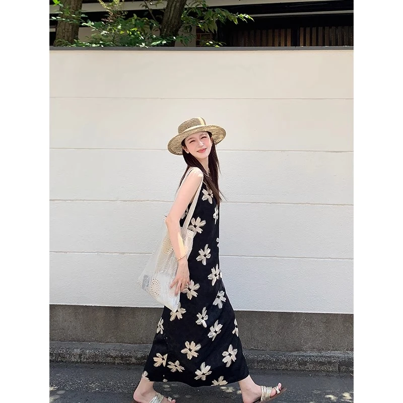 杨杨YANGRUOYU春晓语蝶缎面吊带裙女松弛气质度假绝美连衣裙