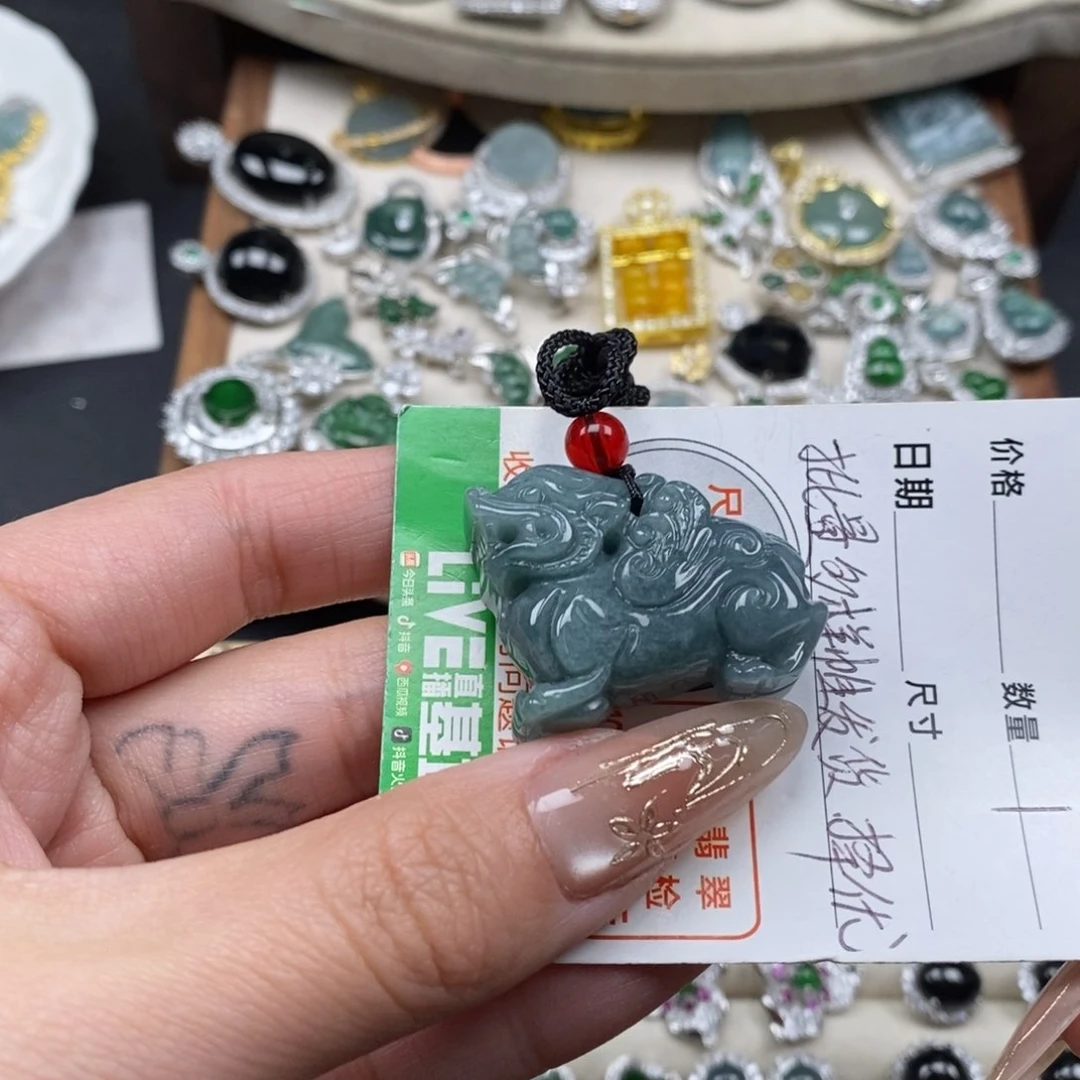 翡翠颈饰未镶嵌翡翠