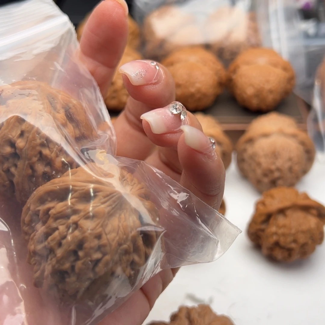 文玩核桃把件墨*红锦鲤