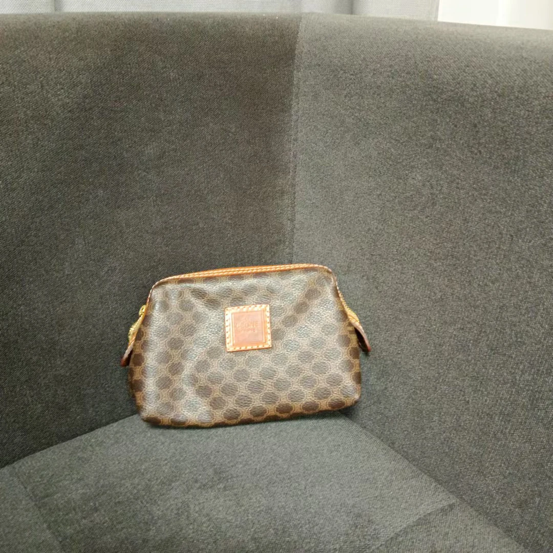 95新 Celine/思琳 兔兔奢G专属/思琳大号手拿包/240304024