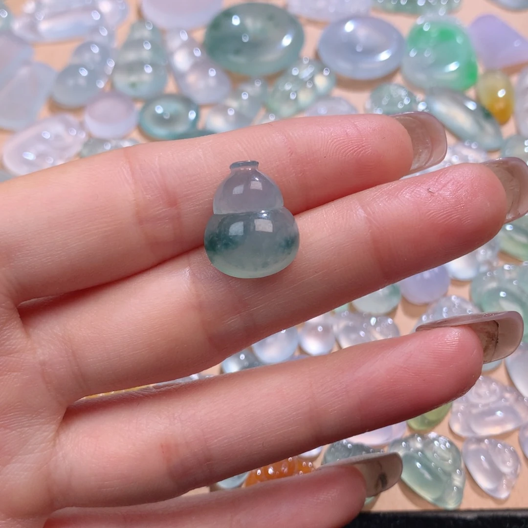 翡翠挂件未镶嵌贺****）葫芦