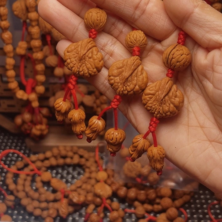 木质类龙纹桃枭挂件