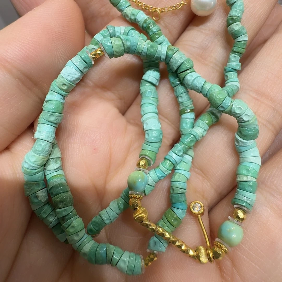 王***良绿松石未镶嵌配饰