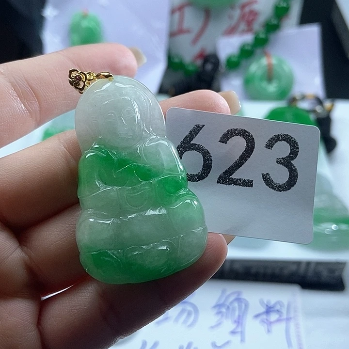 翡翠未镶嵌吊坠(赠链)